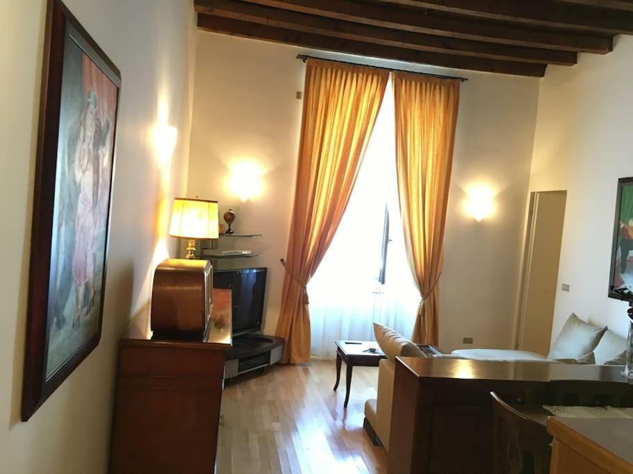 Suite Milan Luaran gambar